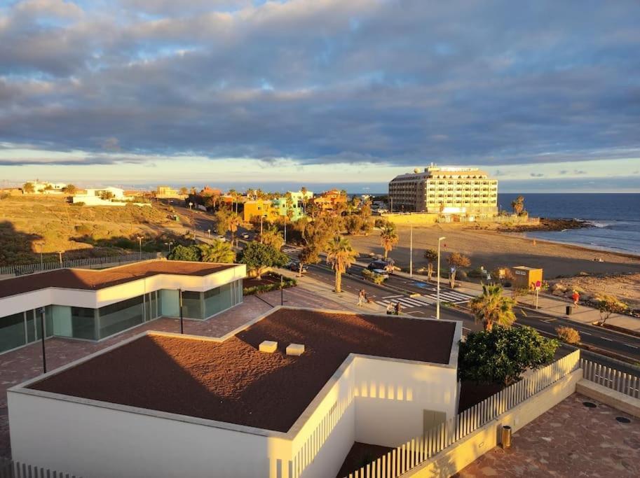 Beachfront Triplex Penthouse With Pool, Rooftop, Sea View Appartement El Médano